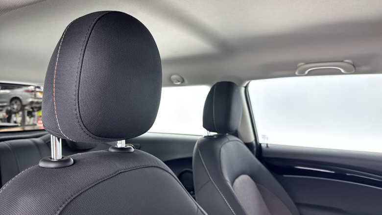 MINI Hatchback 1.5 Cooper Classic 3dr Auto Petrol Hatchback